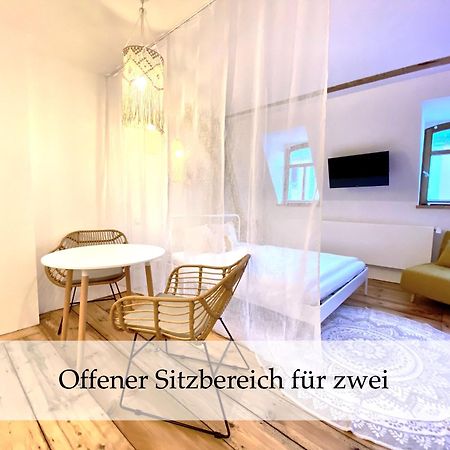 Zentrale 1-Zimmer-Ferienwohnung Mit Digitalem Check In Hof  Exterior photo